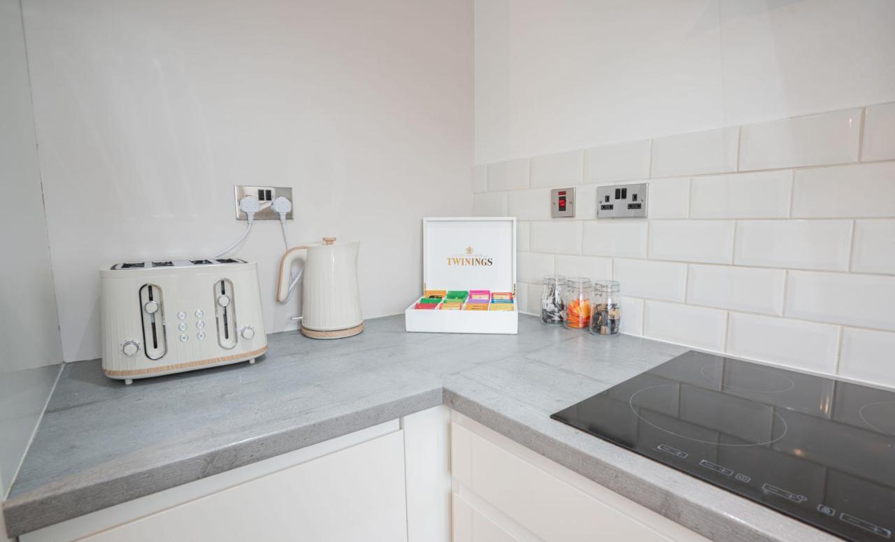 Stunning Abode 5 Min From Nec & Bhx, Pets Allowed Marston Green Eksteriør billede