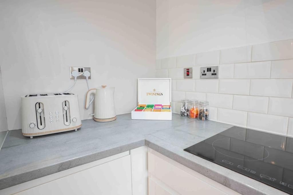 Stunning Abode 5 Min From Nec & Bhx, Pets Allowed Marston Green Værelse billede